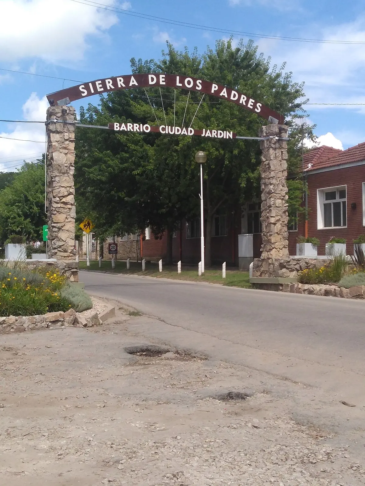 inmobiliaria sierra de los padres - Cuántos habitantes tiene Sierra de los Padres