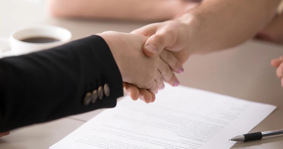 honorarios inmobiliaria - Quién paga los honorarios de la inmobiliaria en una venta en 2024